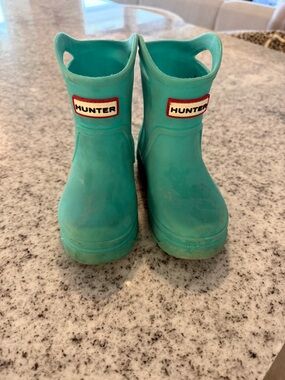 Hunter Kids Teal Short Rain Boots with Hand-Hold Pulls